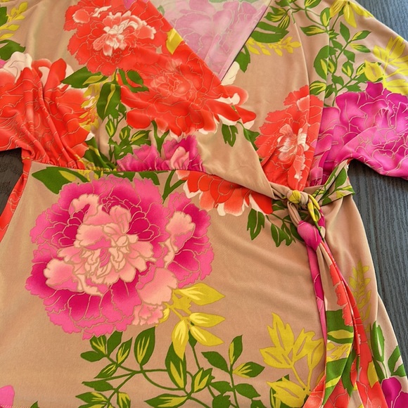 Jennifer Lopez Top - Picture 3 of 6